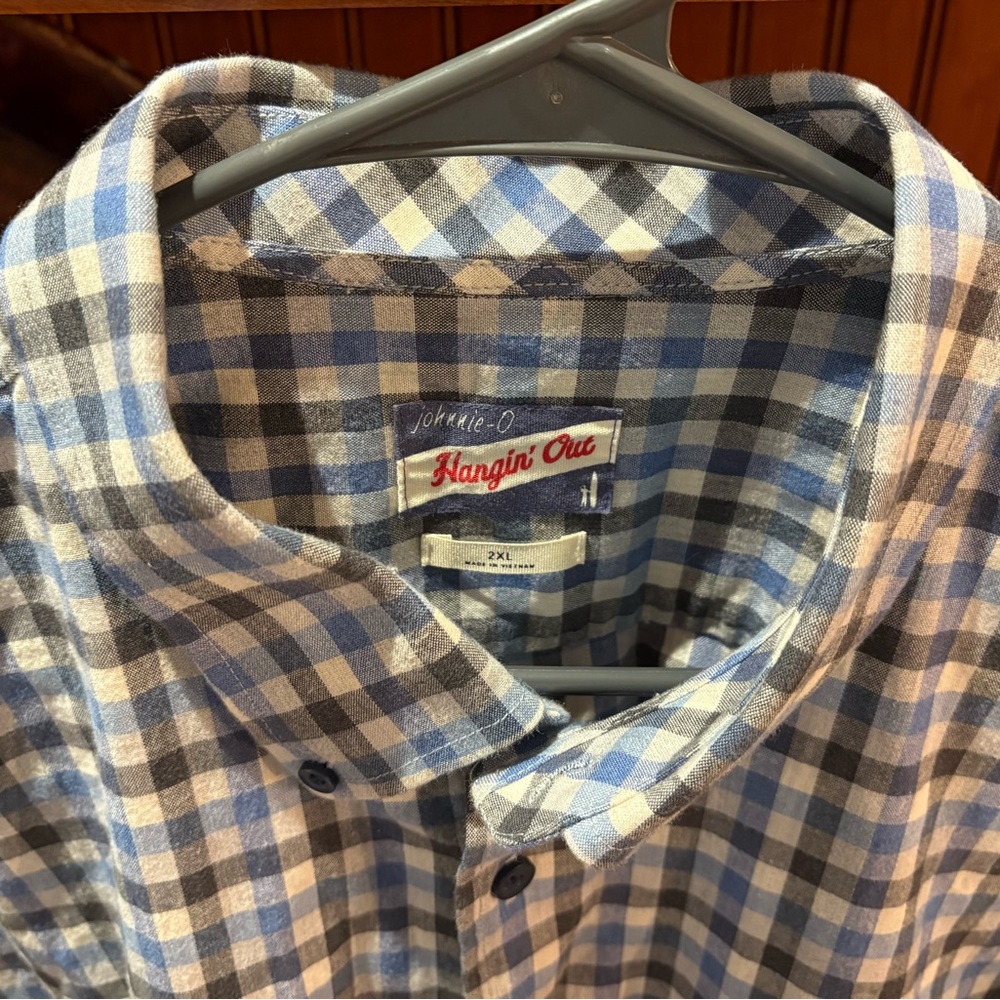 johnnie-O “Hangin out” Casual Button Down Shirt. Blue plaid‎ w/logo - Picture 6 of 7